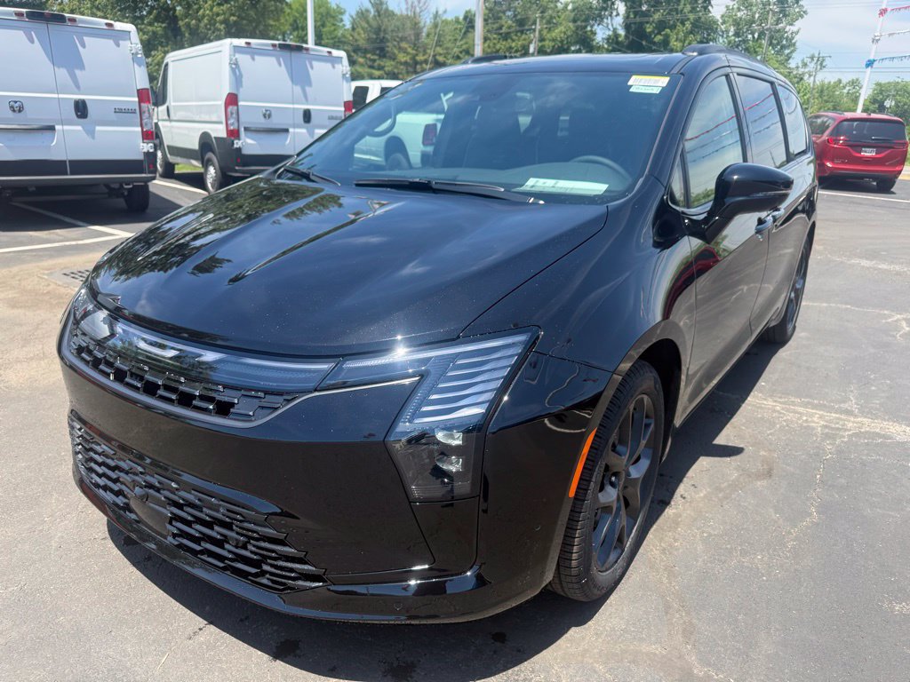 New 2027 Chrysler Pacifica Limited w/ Family Tech Group FWD image 8