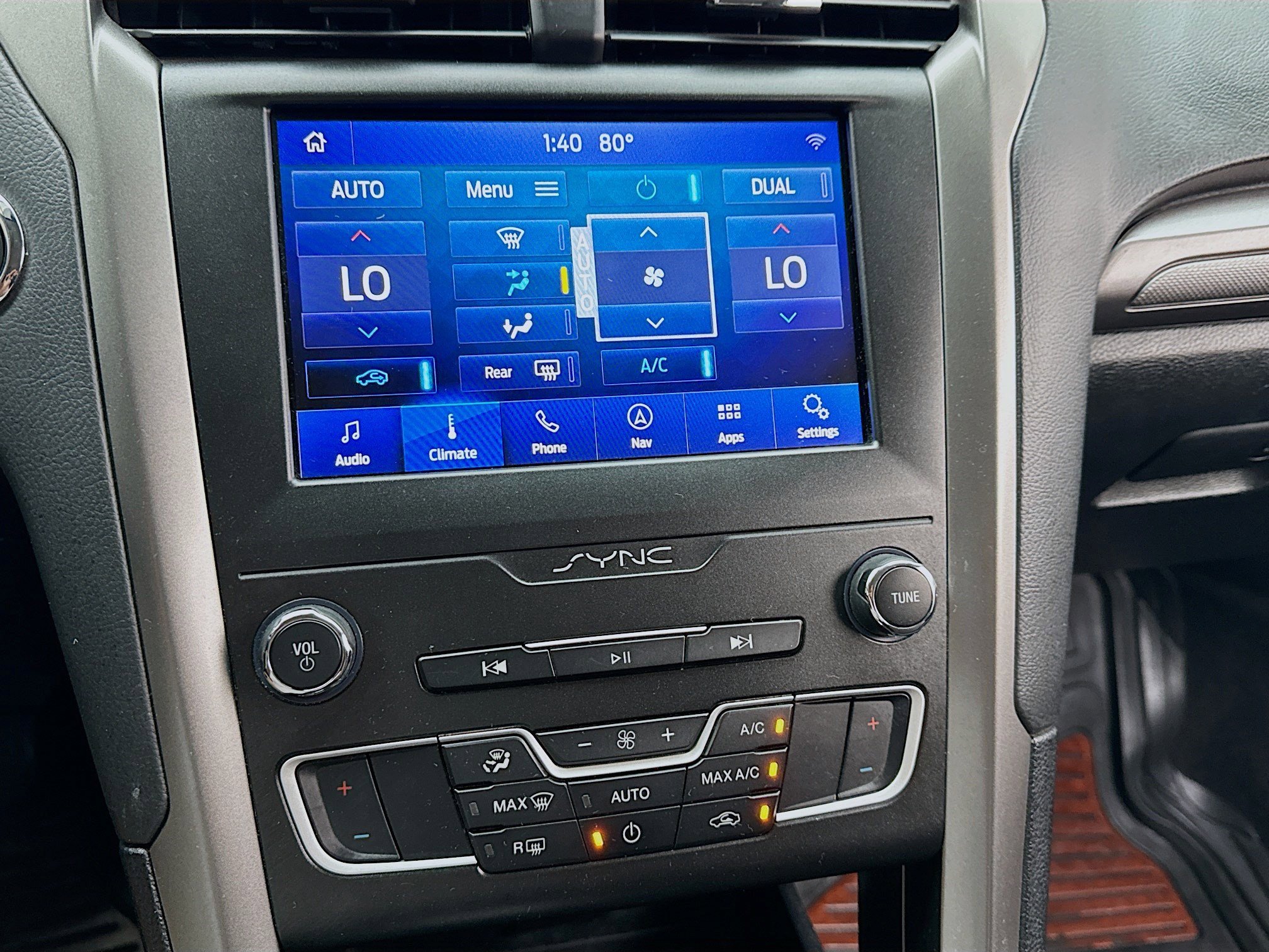 Used 2020 Ford Fusion SE image 12