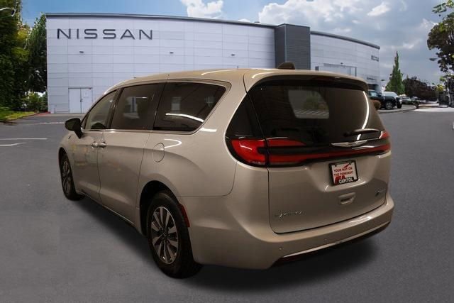 Used 2023 Chrysler Pacifica Touring-L FWD image 4