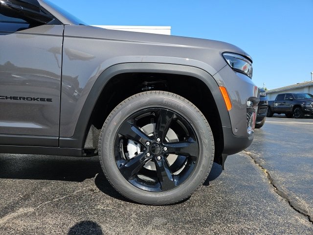 New 2025 Jeep Grand Cherokee Limited w/ Luxury Tech Group II image 17