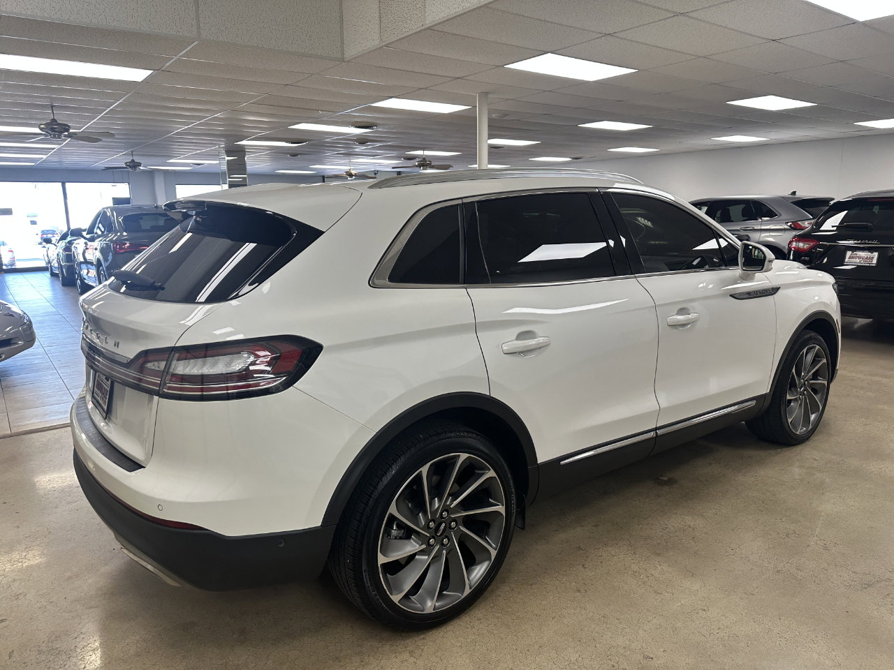 Used 2023 Lincoln Nautilus Reserve w/ Equipment Group 202A image 10