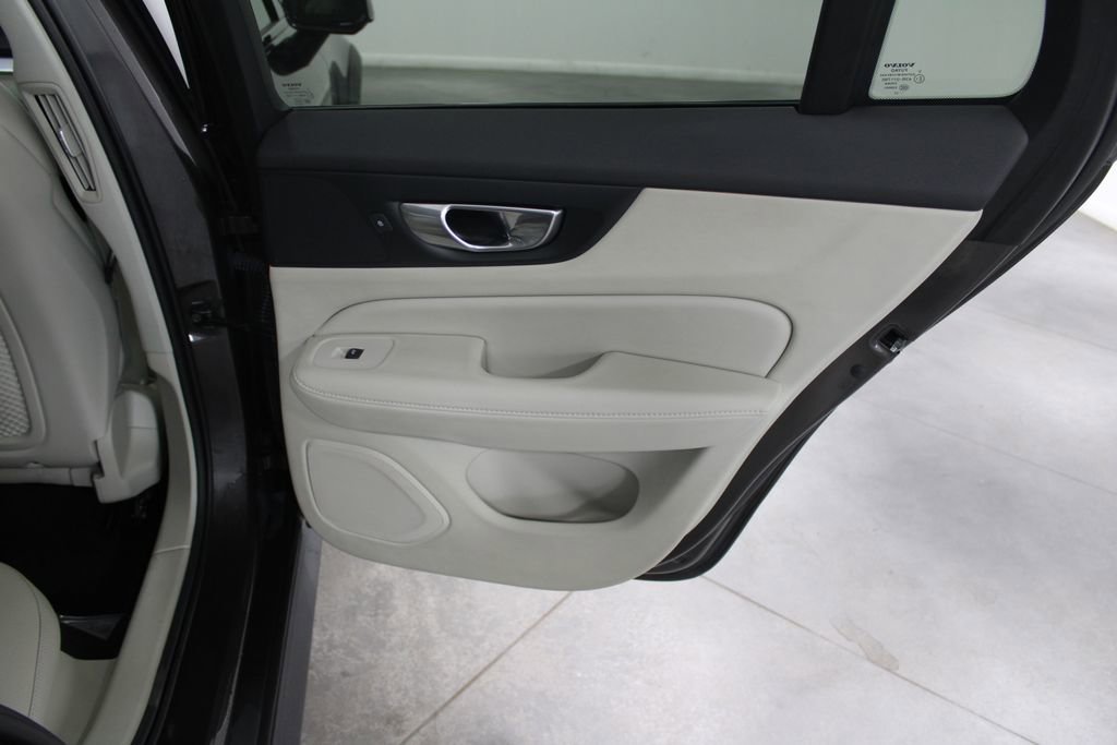 Used 2024 Volvo V60 B5 Cross Country Plus image 35