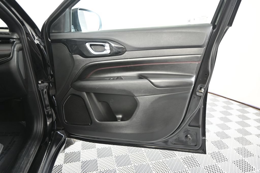 Used 2024 Jeep Compass Trailhawk AWD/4WD image 12