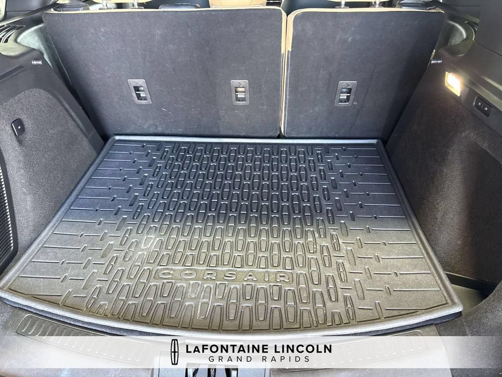 Used 2023 Lincoln Corsair Reserve w/ Equipment Group 202A AWD/4WD image 29