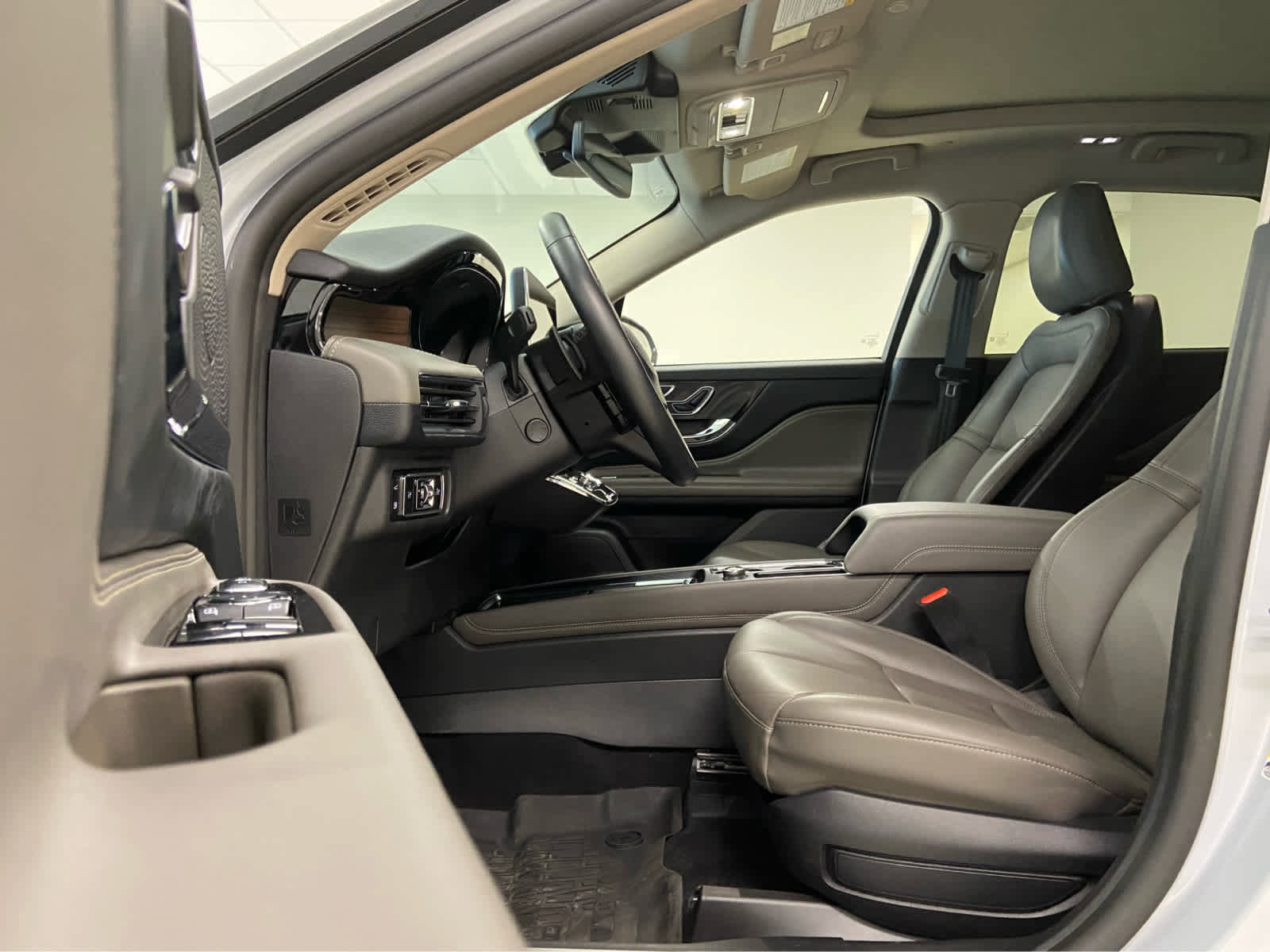 Used 2025 Lincoln Corsair Grand Touring w/ Equipment Group 301A image 13