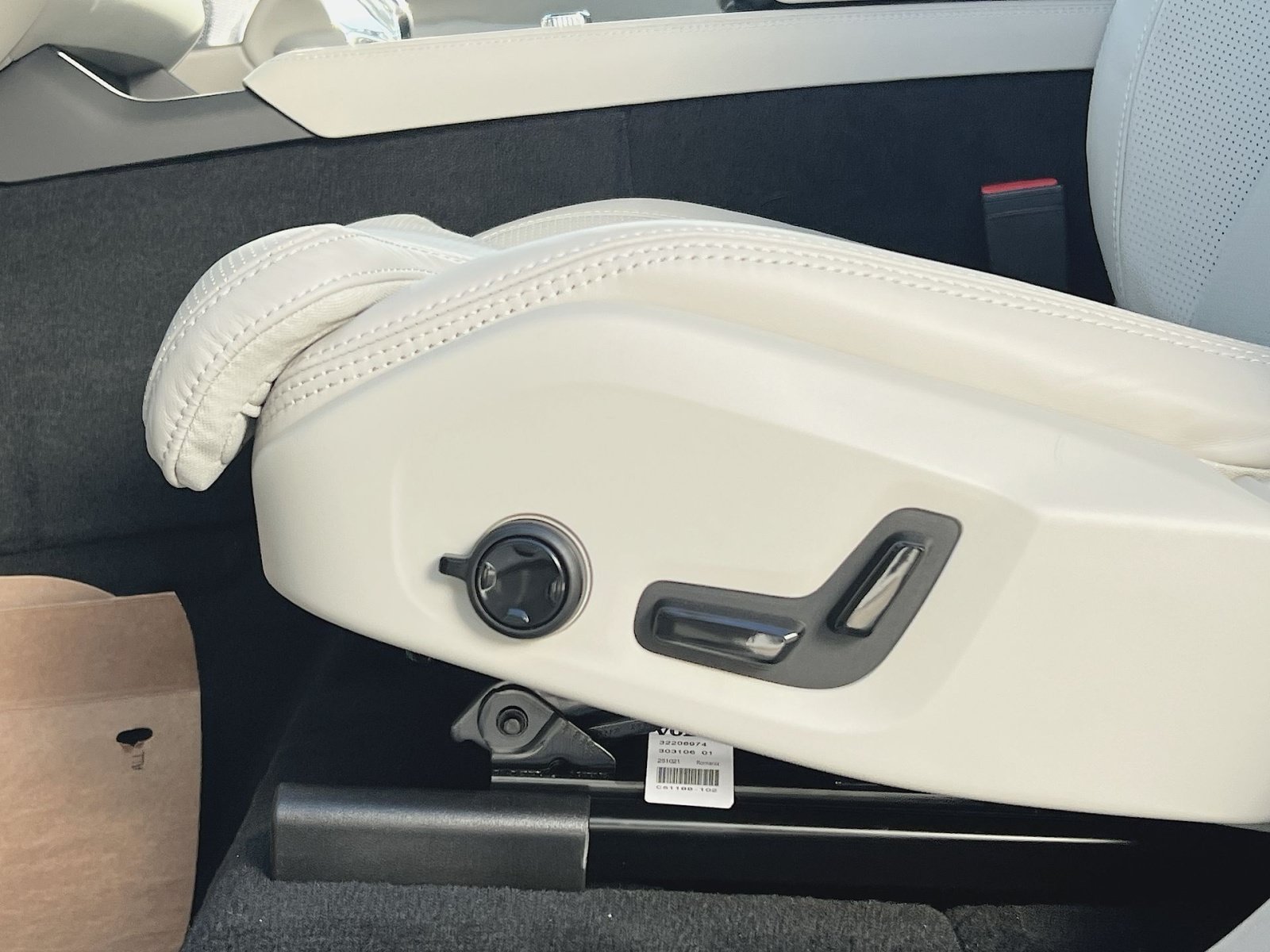 New 2026 Volvo XC90 B6 Ultra w/ Lounge Package AWD/4WD image 22