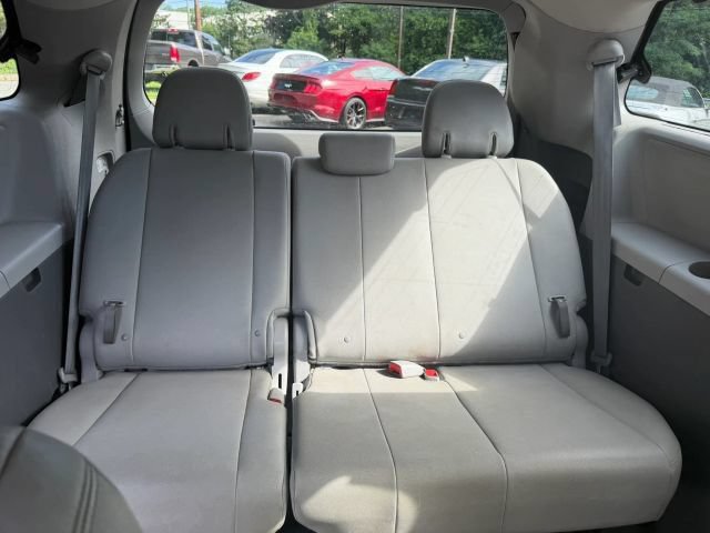 Used 2017 Toyota Sienna XLE w/ XLE Navigation Package FWD image 15