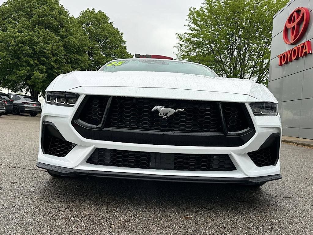Used 2025 Ford Mustang Premium RWD image 9