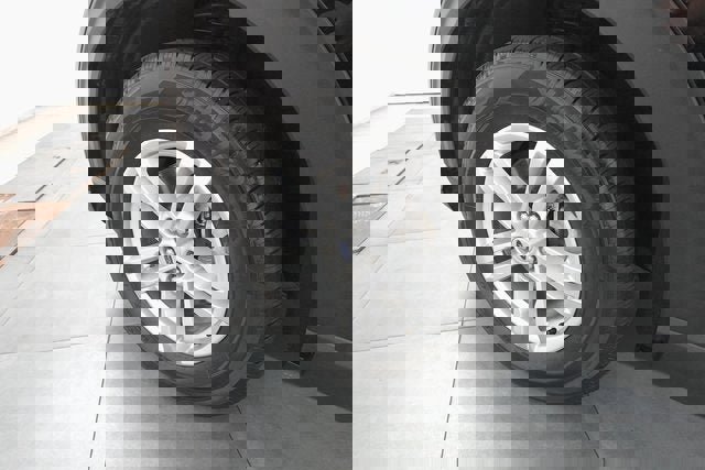 Used 2022 Ford Explorer XLT image 28