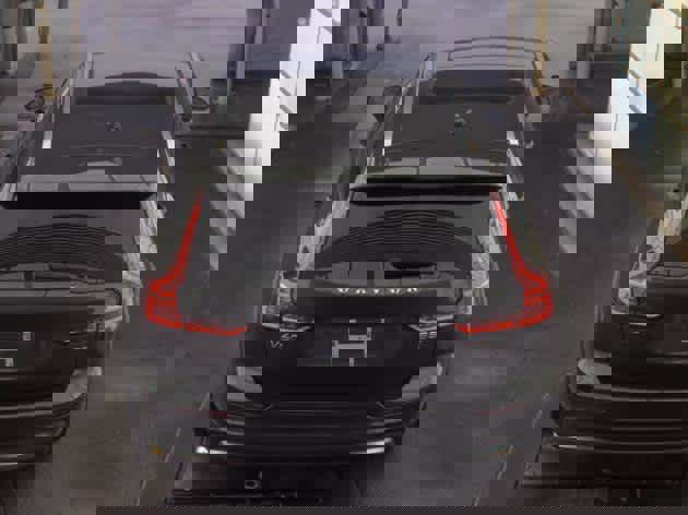 Used 2025 Volvo V60 B5 Cross Country Plus image 3