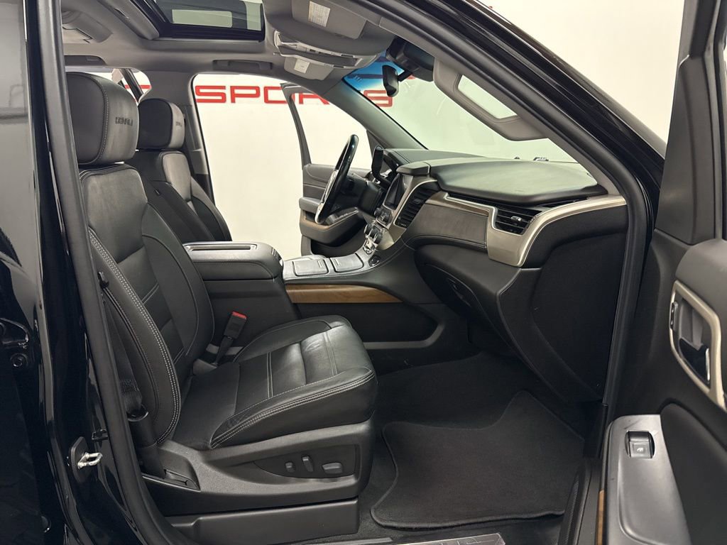 Used 2019 GMC Yukon XL Denali w/ Denali Ultimate Package RWD image 30