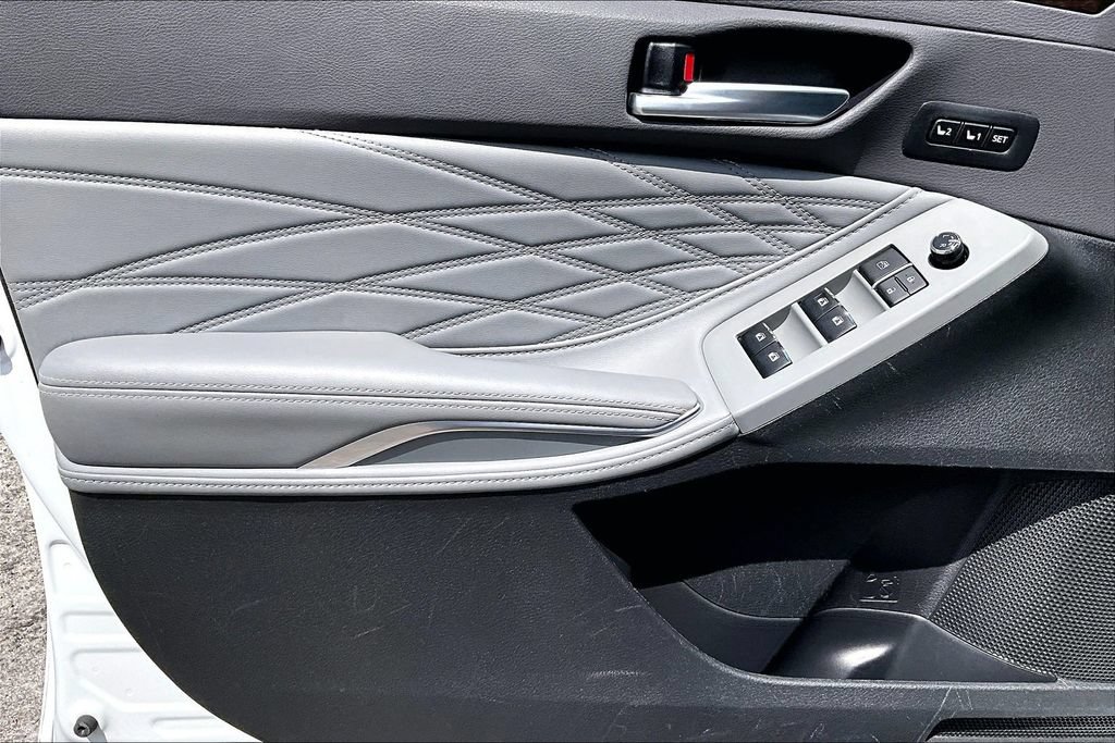 Used 2019 Toyota Avalon Limited w/ Advanced Safety Package FWD image 22
