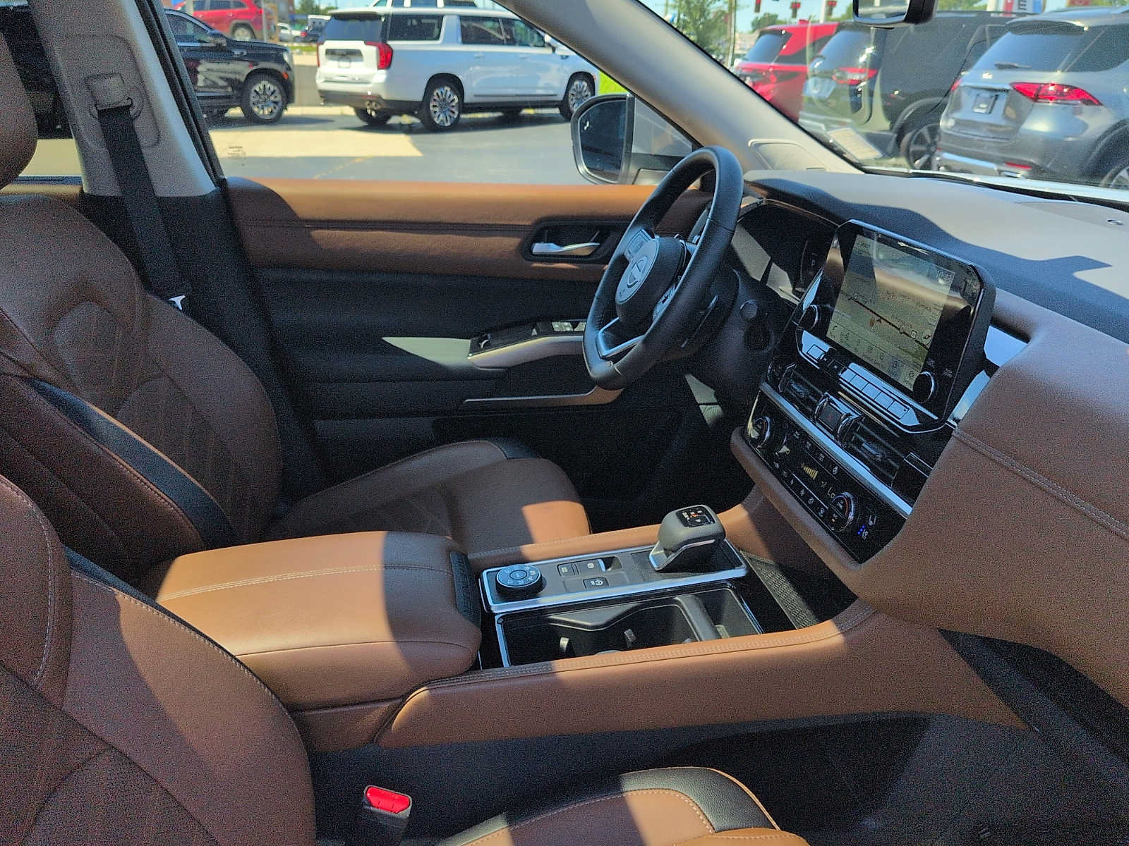 Used 2025 Nissan Pathfinder Platinum w/ Cargo Package AWD/4WD image 10