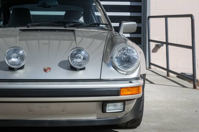 Used 1989 Porsche 911 Carrera RWD image 7