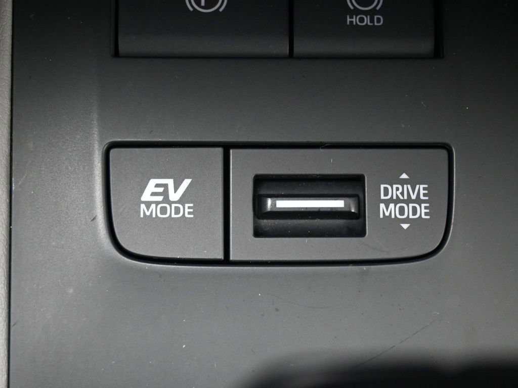 Used 2021 Toyota Venza XLE w/ Softex Package image 27