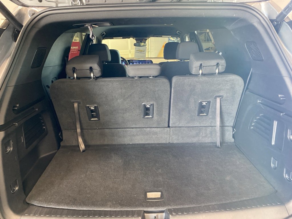 Used 2025 Chevrolet Traverse LT image 7