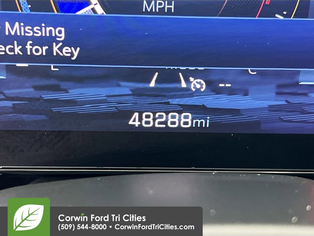 Used 2025 Chevrolet Suburban LT image 2