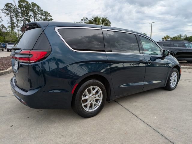 Certified 2023 Chrysler Pacifica Touring-L image 4