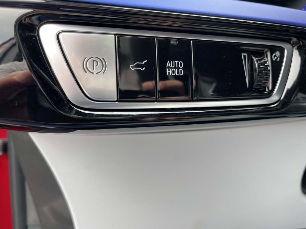 New 2025 Cadillac Optiq Sport 1 w/ LPO, ONYX Package image 21