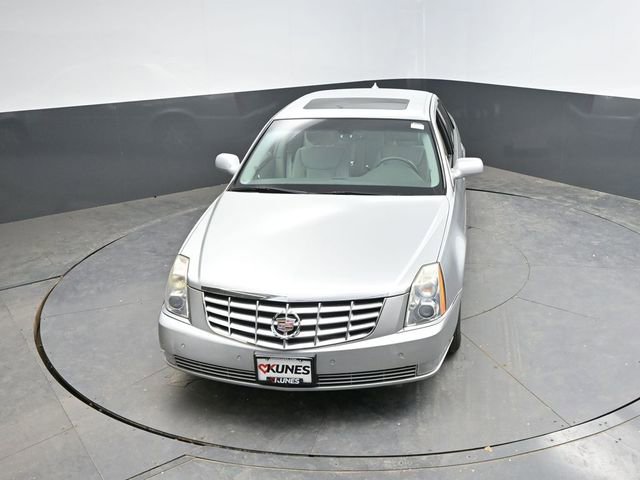 Used 2010 Cadillac DTS Luxury FWD image 31