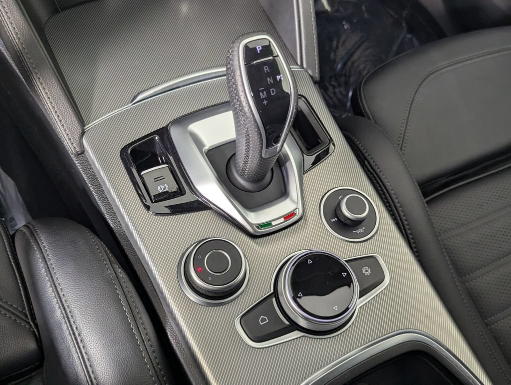 Used 2023 Alfa Romeo Stelvio Veloce AWD/4WD image 25