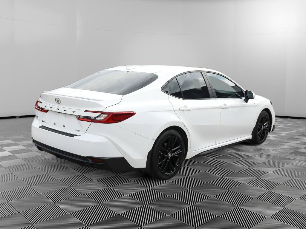 Used 2025 Toyota Camry SE image 6