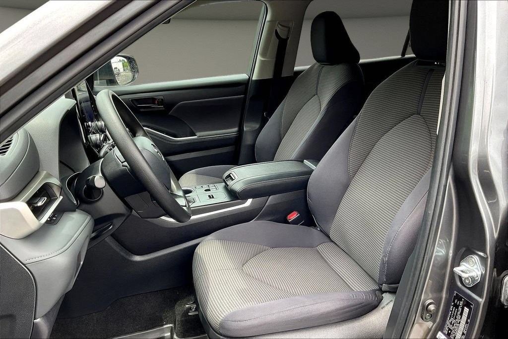 Used 2023 Toyota Highlander L FWD image 23