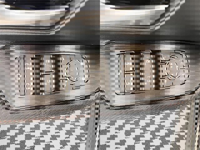 Used 2025 Nissan Kicks SR w/ SR Premium Package image 24