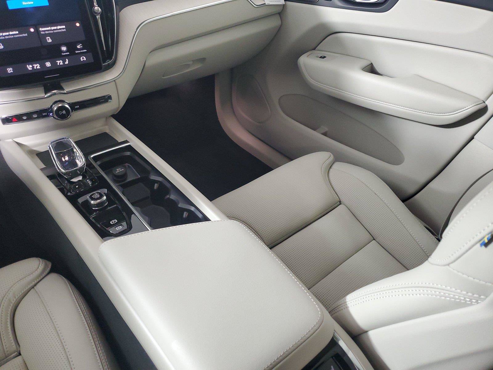 New 2027 Volvo XC60 B5 Ultra AWD/4WD image 17