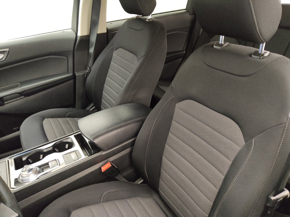 Used 2020 Ford Edge SE FWD image 17