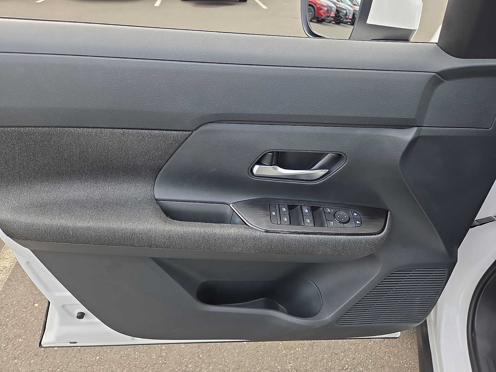Used 2025 Nissan Kicks SV AWD/4WD image 13