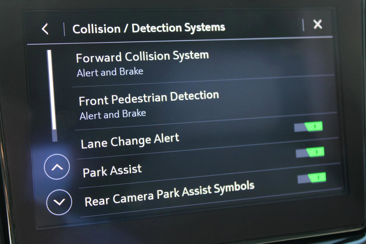 Used 2020 Chevrolet Traverse LT w/ Driver Confidence II Package AWD/4WD image 35
