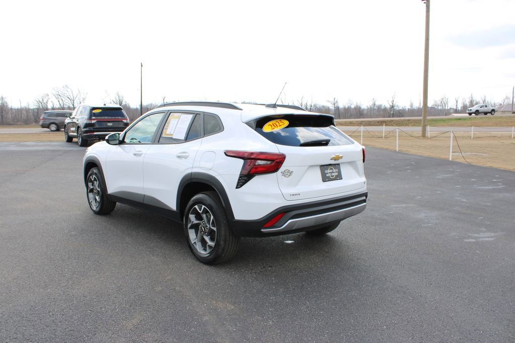 Used 2025 Chevrolet Trax LT image 7