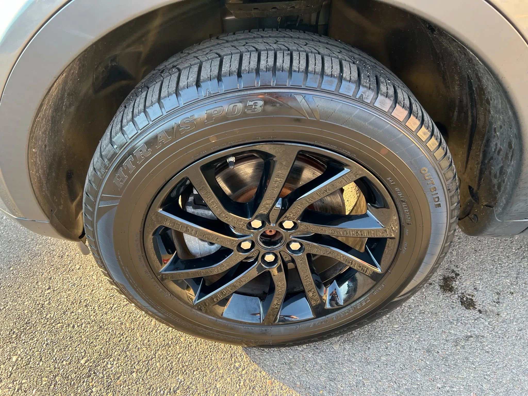Used 2019 Land Rover Discovery Sport SE image 9