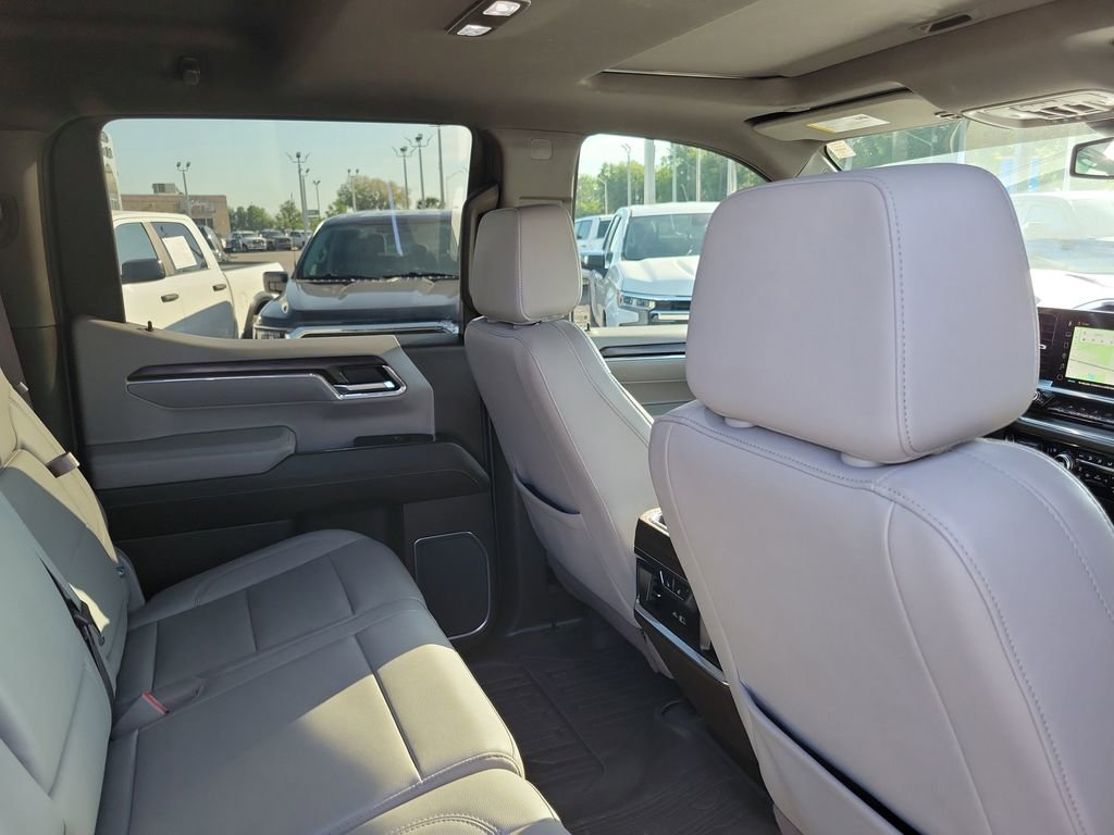 Used 2024 GMC Sierra 1500 SLT w/ SLT Premium Plus Package AWD/4WD image 31
