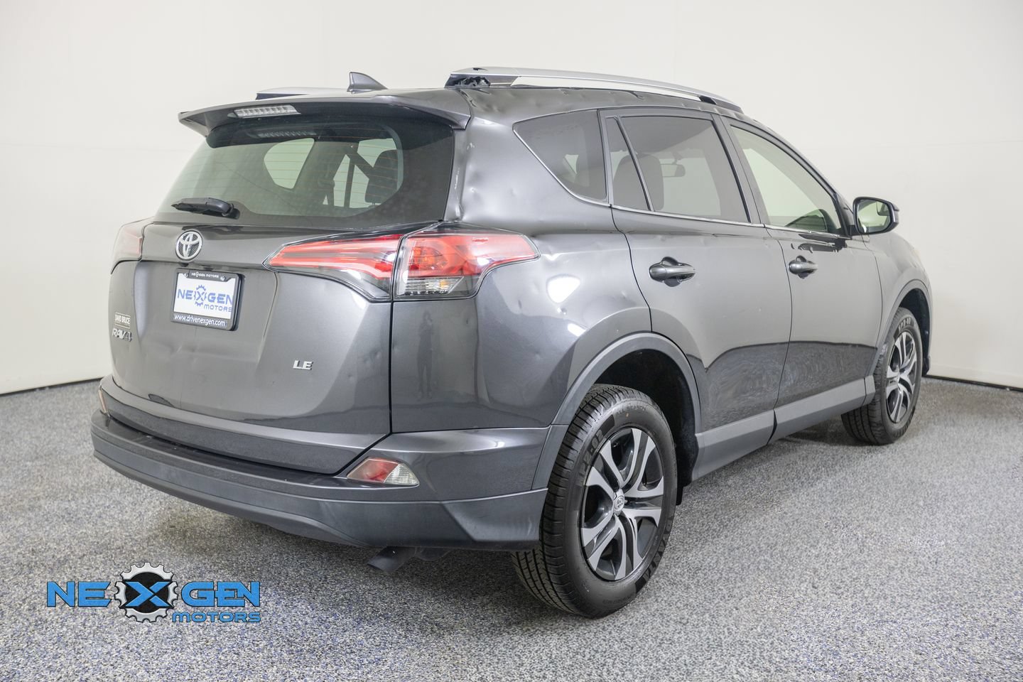 Used 2016 Toyota RAV4 LE FWD image 8