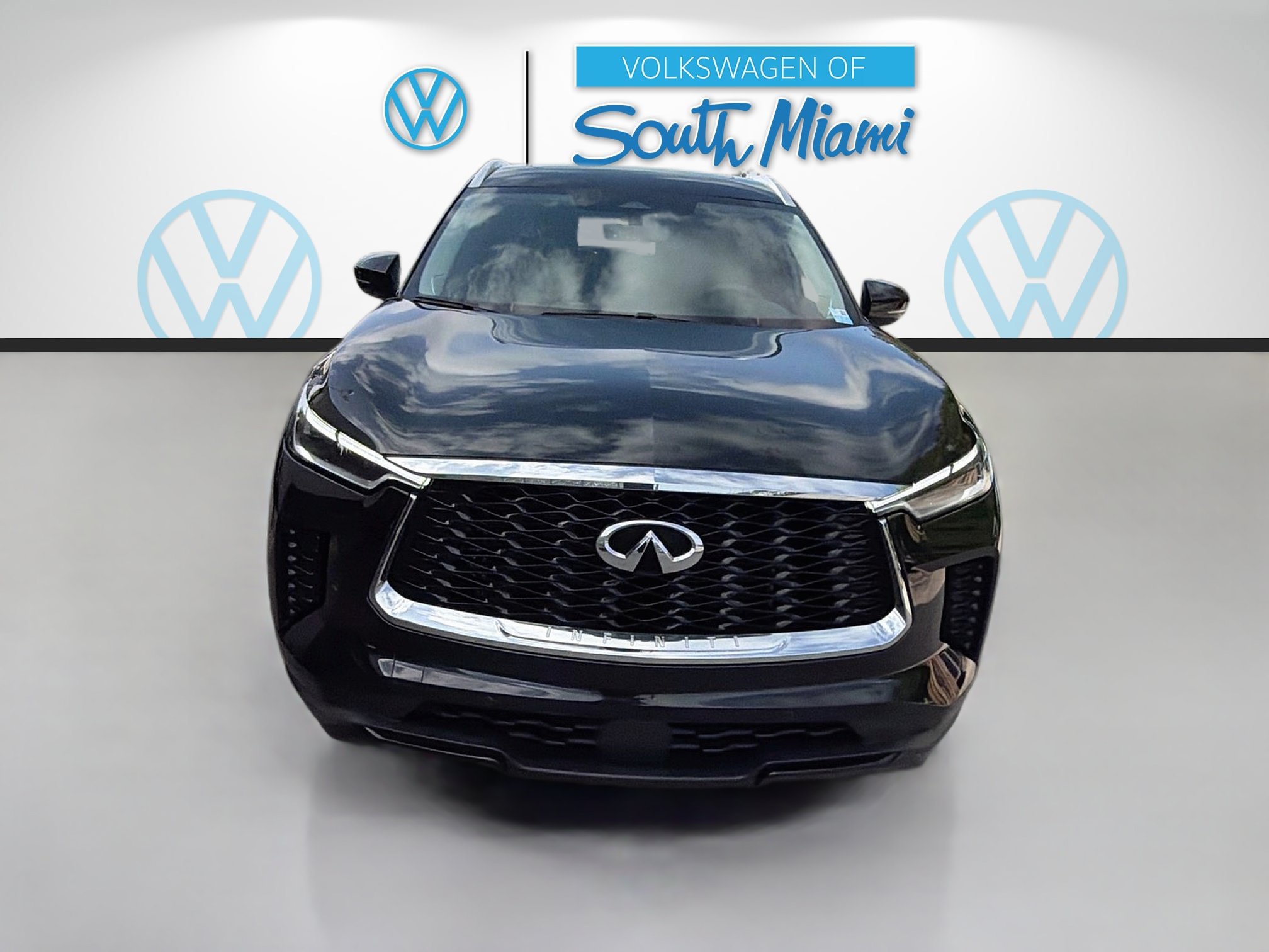 Used 2023 INFINITI QX60 Luxe w/ Performance Audio Package FWD image 2