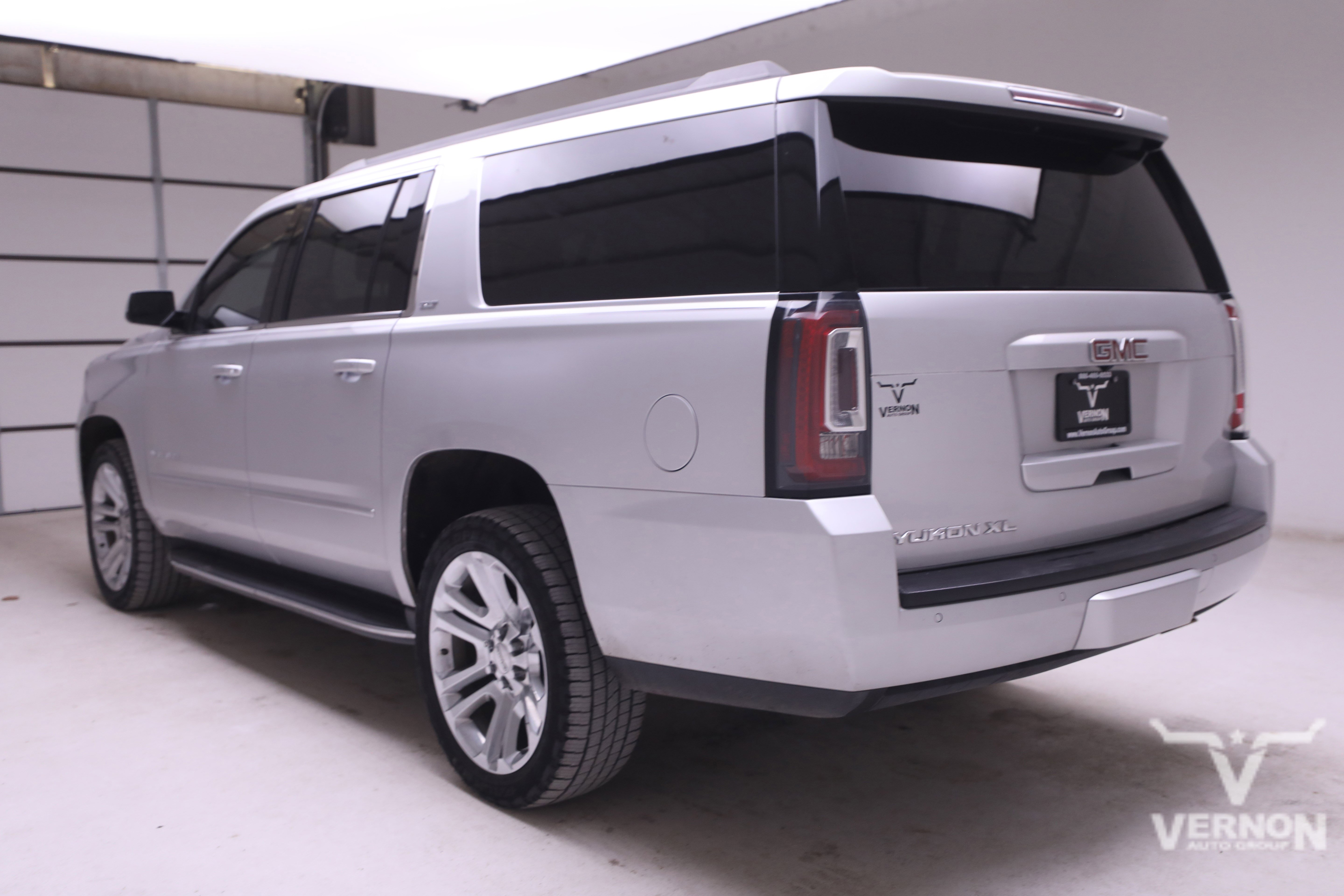 Used 2020 GMC Yukon XL SLT w/ Premium Edition image 3