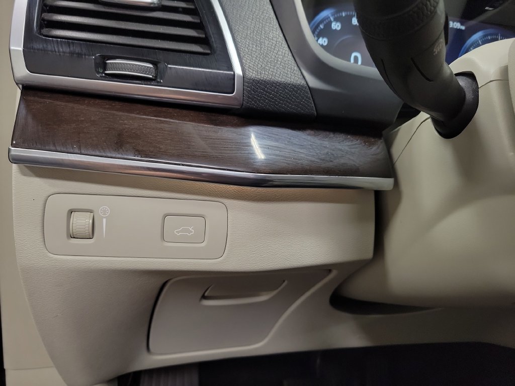 Used 2017 Volvo XC90 T6 Momentum w/ Vision Package AWD/4WD image 28