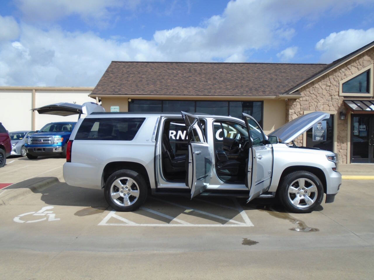 Used 2015 Chevrolet Suburban LT w/ Texas Edition RWD image 23