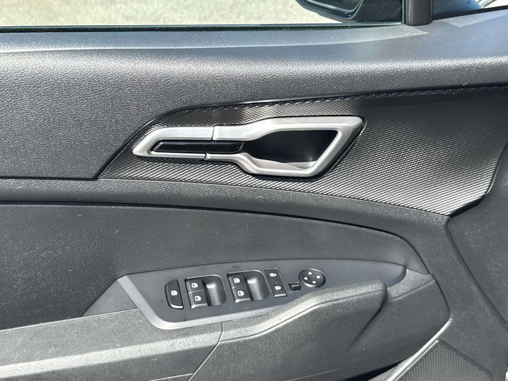 Used 2024 Kia Sportage LX image 28