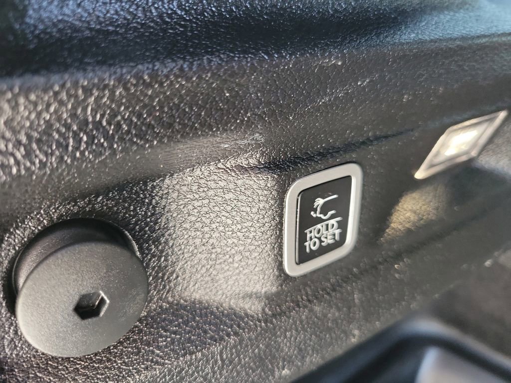Used 2023 Jeep Grand Cherokee L Laredo AWD/4WD image 13