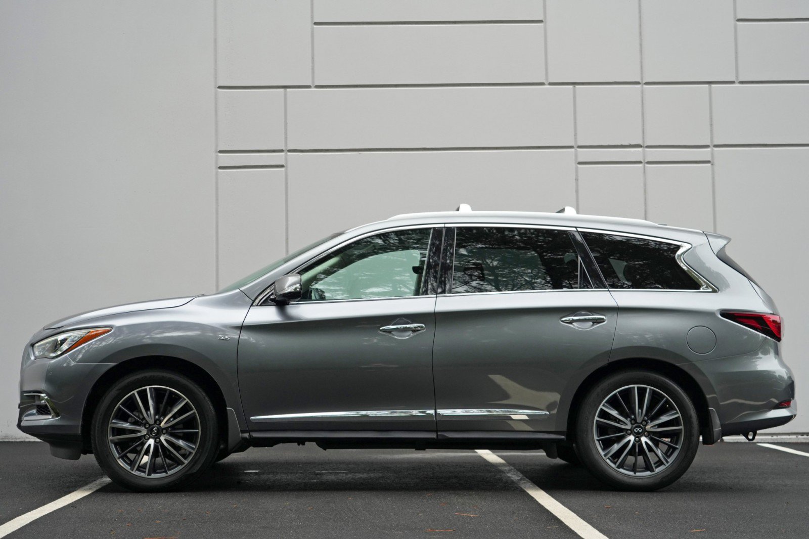 Used 2020 INFINITI QX60 Signature Edition w/ Cargo Package Essential FWD image 8