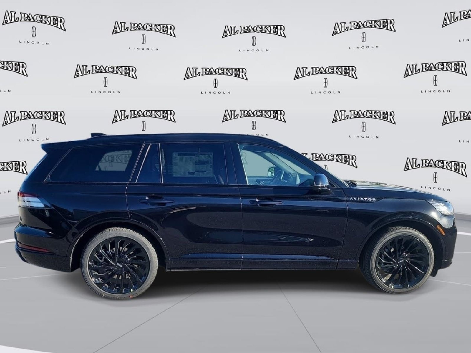 New 2027 Lincoln Aviator Reserve w/ Jet Appearance Package RWD image 4
