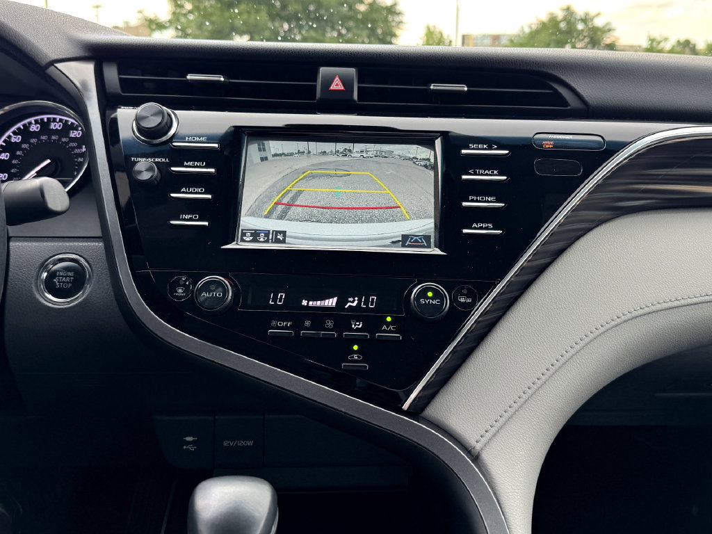 Used 2018 Toyota Camry XLE FWD image 28