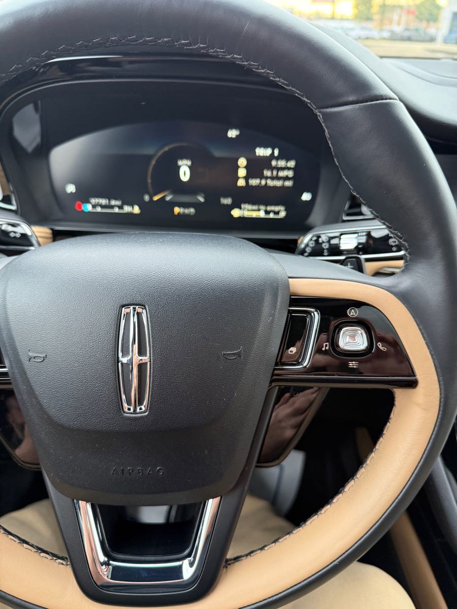 Used 2022 Lincoln Corsair Reserve w/ Equipment Group 201A image 16