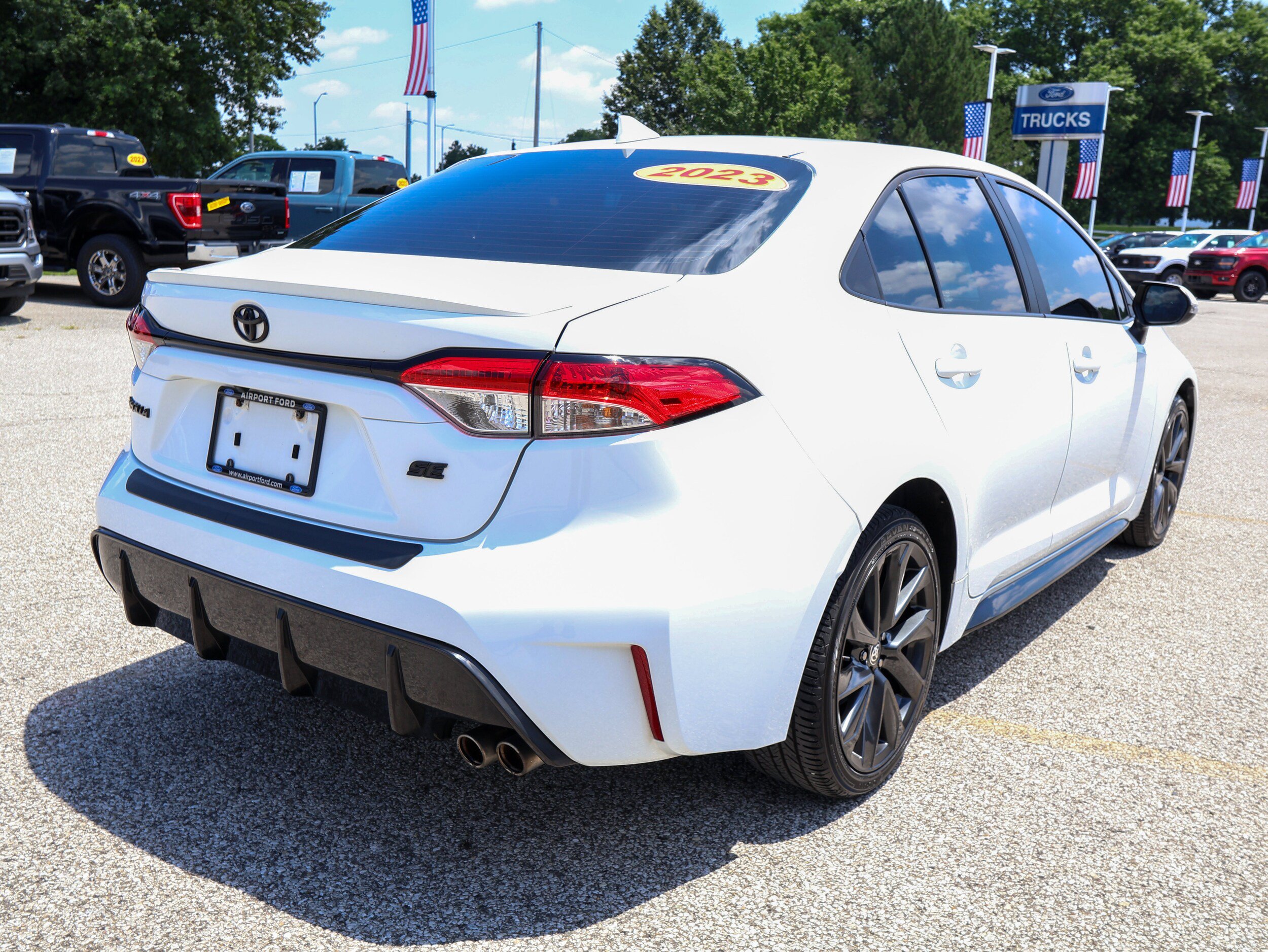 Used 2023 Toyota Corolla SE FWD image 5