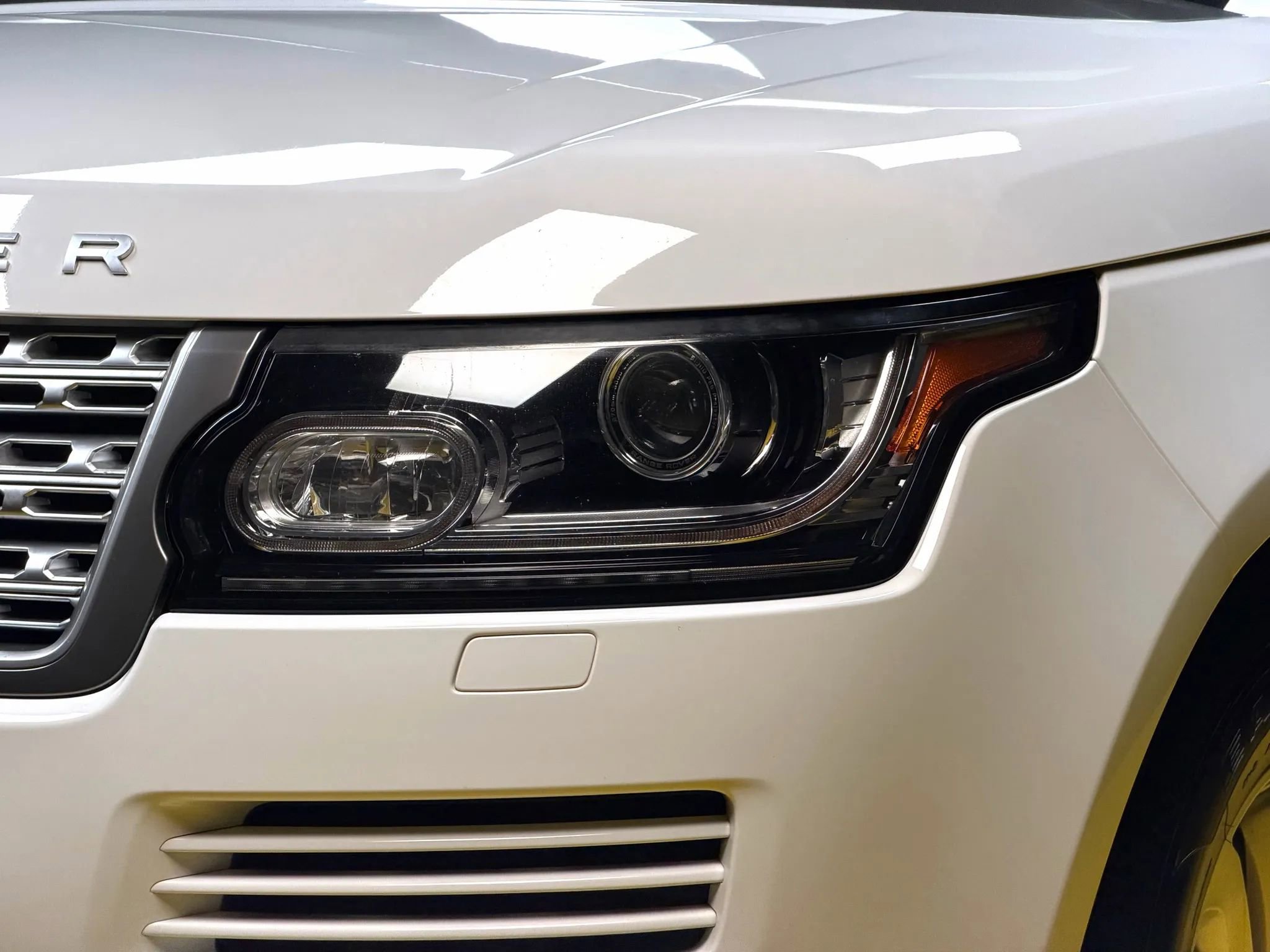 Used 2016 Land Rover Range Rover HSE image 7