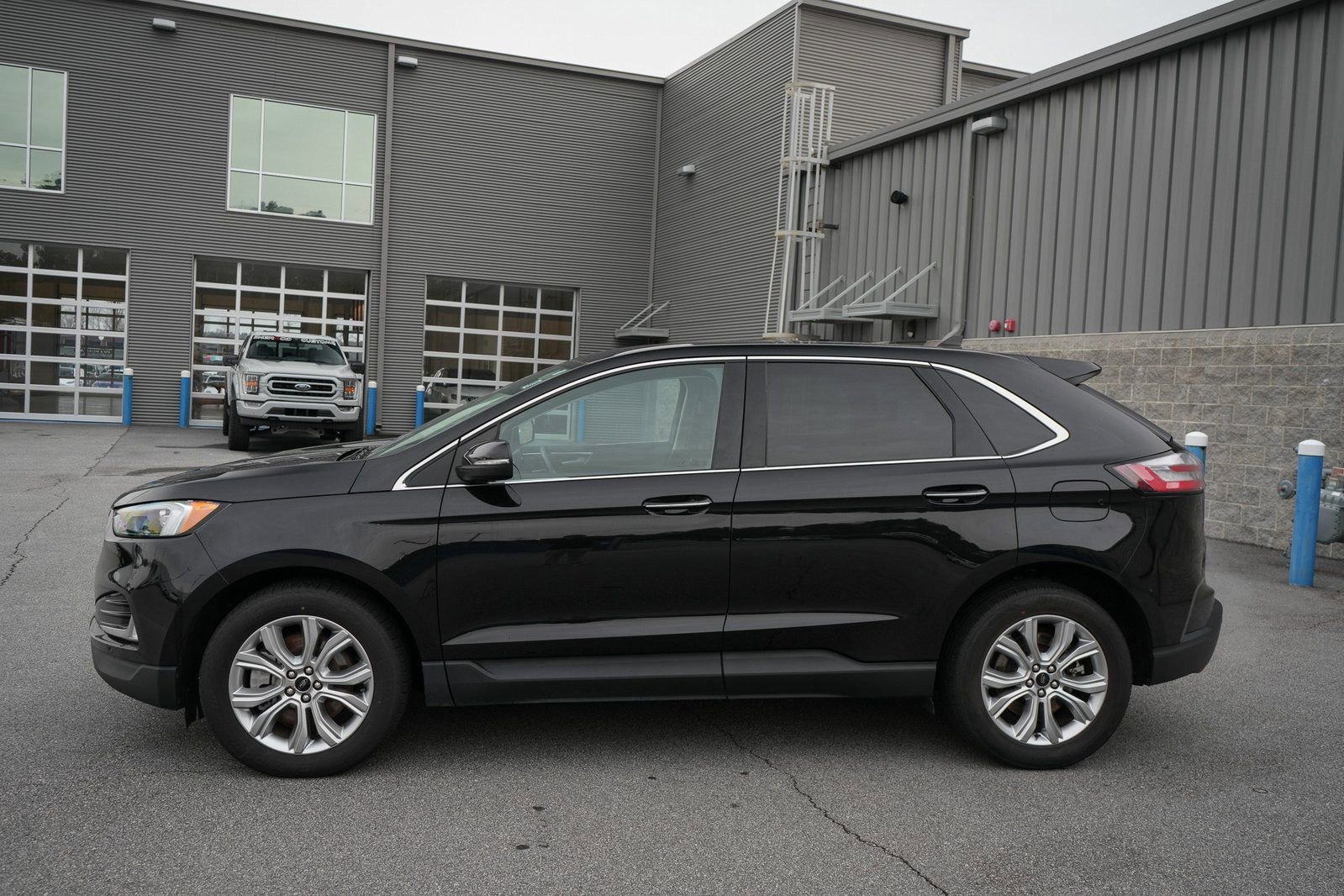 Used 2024 Ford Edge Titanium image 5