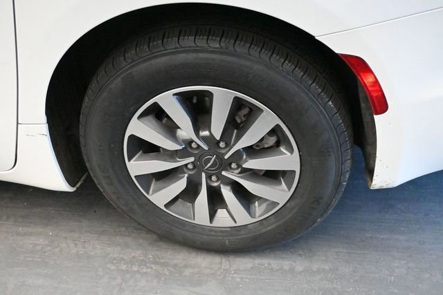 Used 2023 Chrysler Pacifica Limited FWD image 12